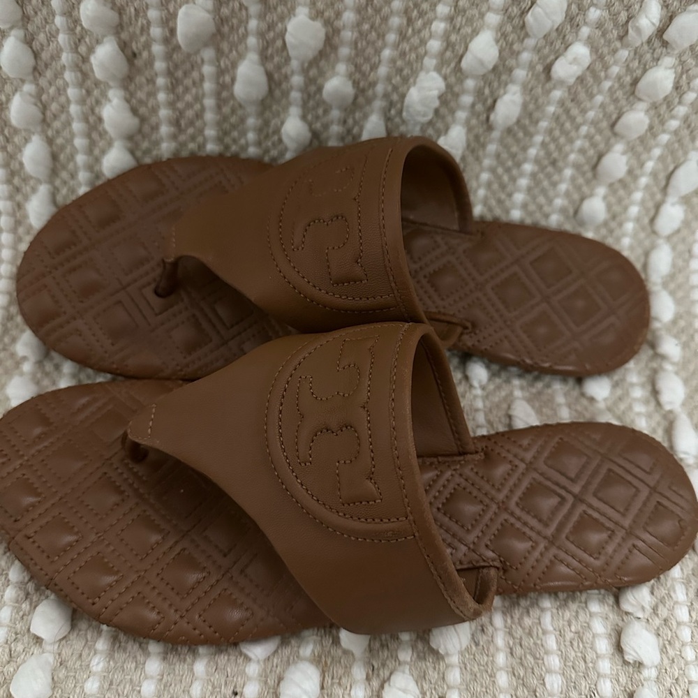 Tory Burch Tan Brown Sandals with Embossed Design - Picture 4 of 6